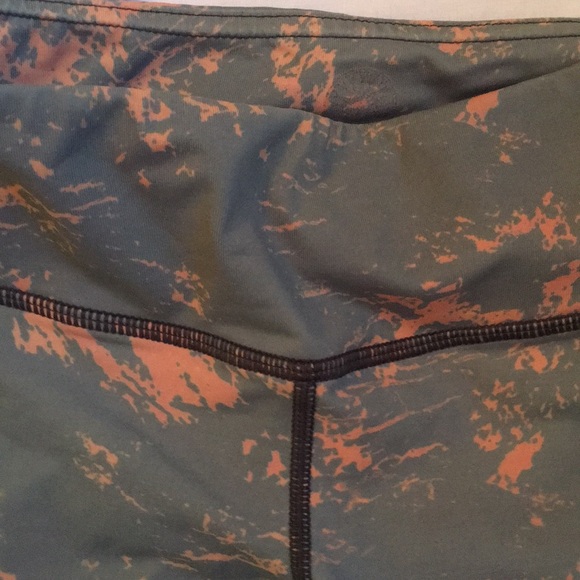 Soulcycle paint splattered capris - Picture 7 of 8